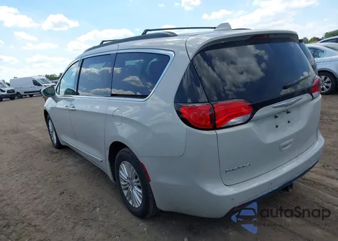 2017 Chrysler Pacifica Touring-L z USA, uszkodzony, nr VIN 2C4RC1BG3HR654362